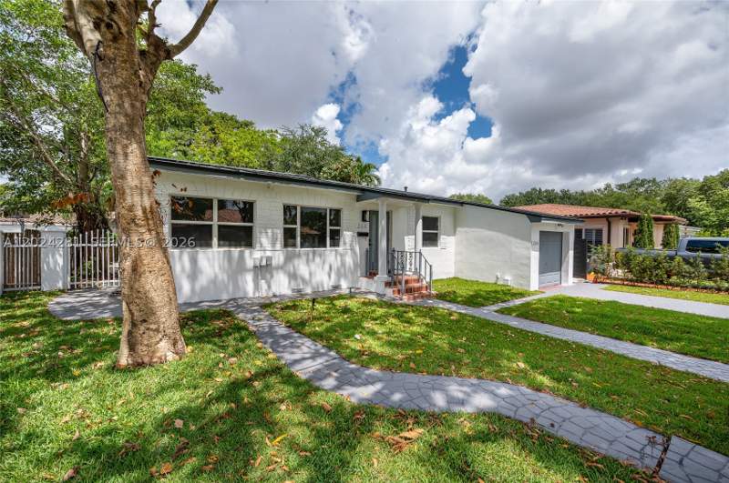 3 bedroom SingleFamilyResidence at 264 Navajo St, Golf Course Addn Hia, Miami Springs — photo 4