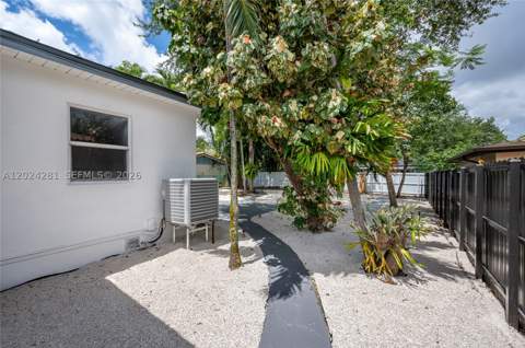 264 Navajo St, Miami Springs FL - photo 7 of 21
