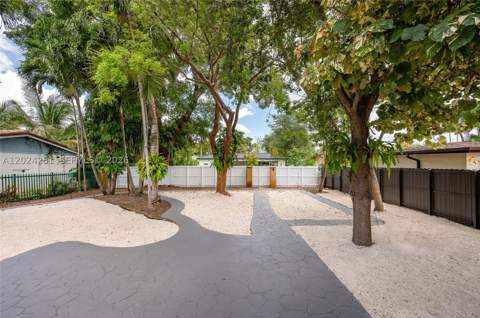 264 Navajo St, Miami Springs FL - photo 8 of 21