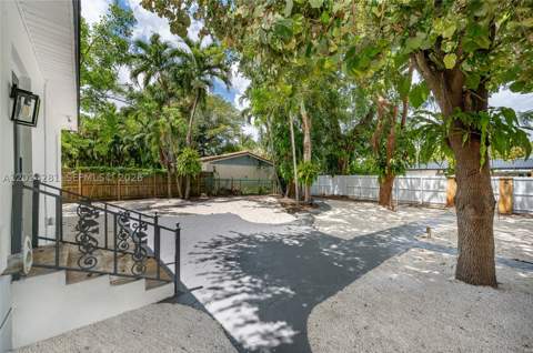 264 Navajo St, Miami Springs FL - photo 9 of 21