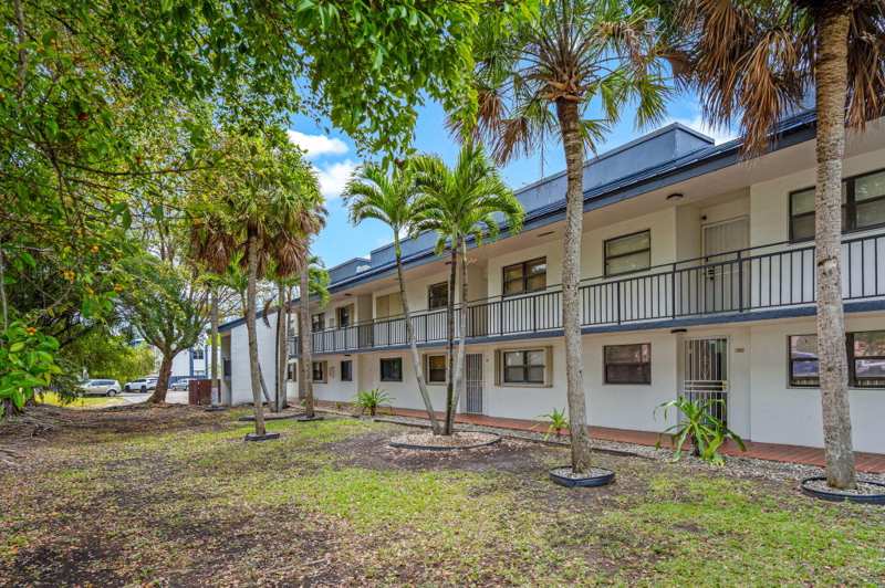 2 bedroom Condominium at 510 W Park Drive 104-3, West Lake Village II Condo, Miami — photo 1