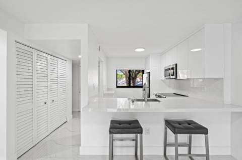 510 W Park Drive 104-3, Miami FL - photo 18 of 37