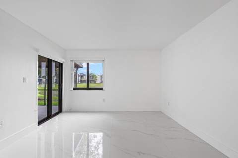 510 W Park Drive 104-3, Miami FL - photo 7 of 37