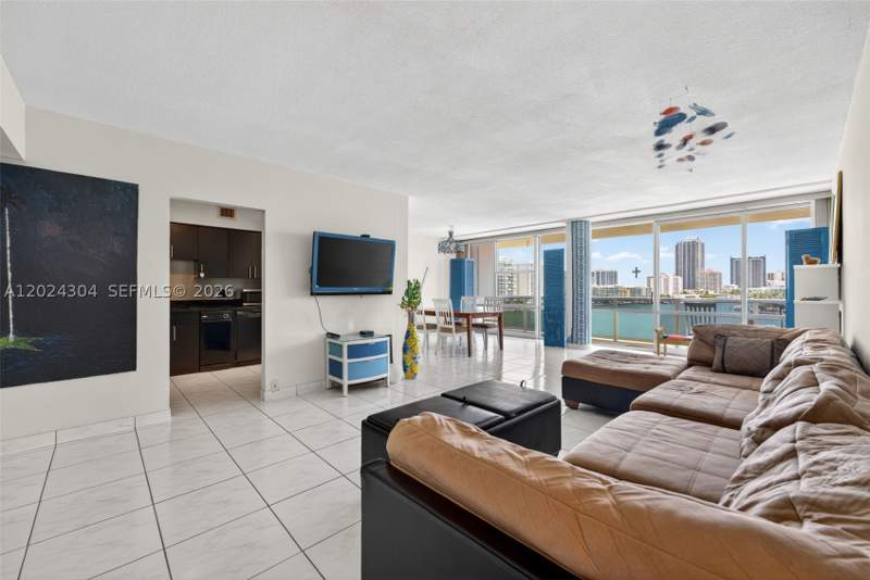 1 bedroom Condominium at 900 Bay Dr 606, King Cole Condo, Miami Beach — photo 5