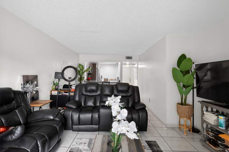 2 bedroom Condominium at 20805 NE 8th Court 101-21, Monterey Two Condo, Miami — photo 4