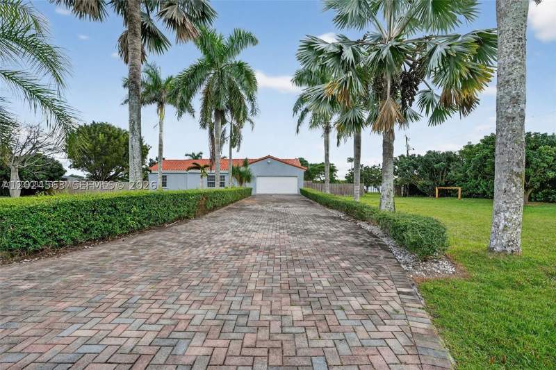 3 bedroom SingleFamilyResidence at 21080 SW 242nd St, South West Ranches, Homestead — photo 3