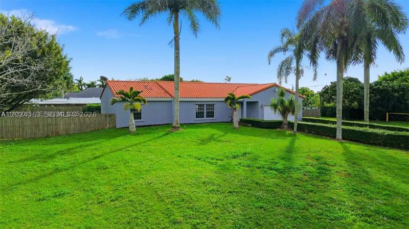 3 bedroom SingleFamilyResidence at 21080 SW 242nd St, South West Ranches, Homestead — photo 5