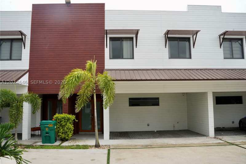 3 bedroom Townhouse at 958 NW 10th St 4, Green Park Sub, Florida City — photo 1