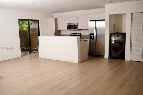 958 NW 10th St 4, Florida City FL - photo 6 of 39