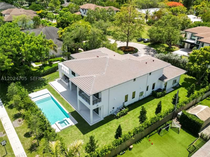 6 bedroom SingleFamilyResidence at 9405 SW 72nd Ct, Coconut Palm Estates, Pinecrest — photo 2