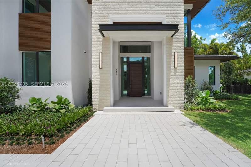 6 bedroom SingleFamilyResidence at 9405 SW 72nd Ct, Coconut Palm Estates, Pinecrest — photo 3
