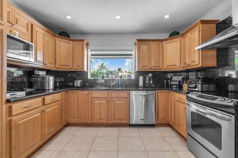 1261 NE 82nd St, Miami FL - photo 13 of 56