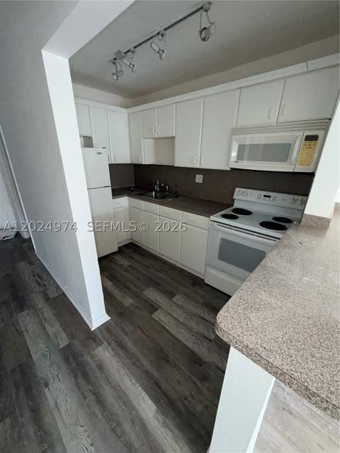 1470 NE 125th Ter 605, North Miami FL - photo 8 of 16