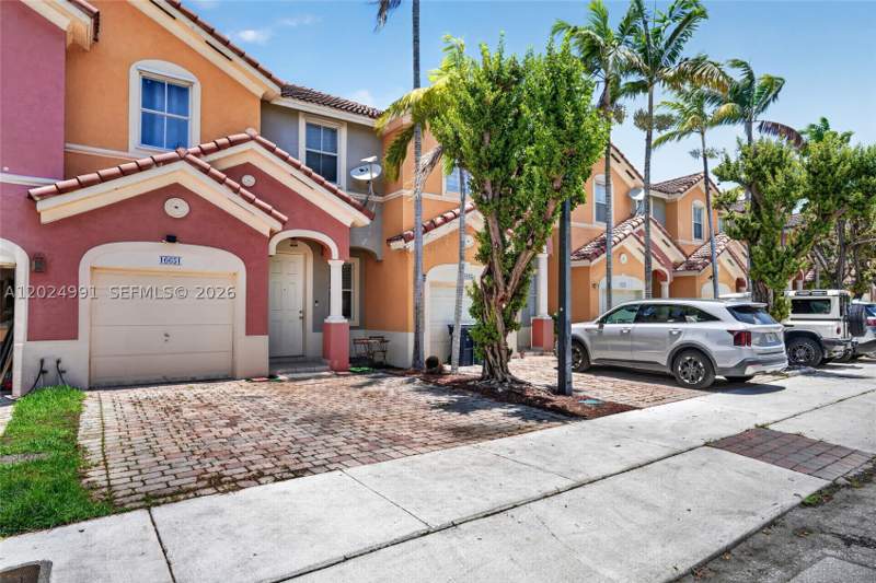 3 bedroom Townhouse at 16651 SW 79th Ter, Kendalland, Miami — photo 2