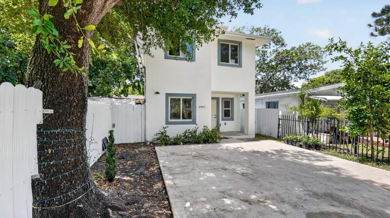 4 bedroom SingleFamilyResidence at 2902 NW 44th Street, Roosevelt Park, Miami — photo 2