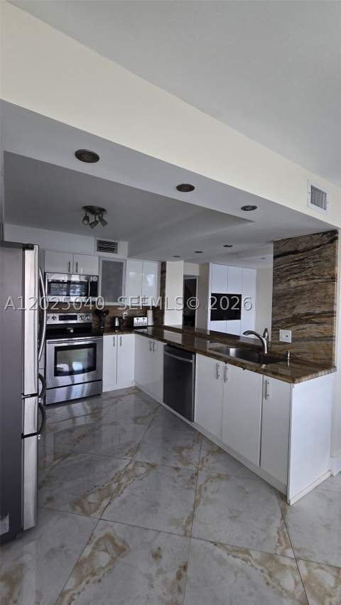 16558 NE 26th Ave 5D, North Miami Beach FL - photo 18 of 34