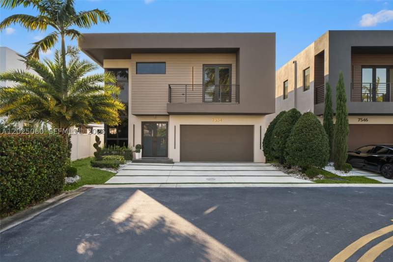 5 bedroom SingleFamilyResidence at 7534 NW 98th Ave, Doral Commons Residential, Doral — photo 2