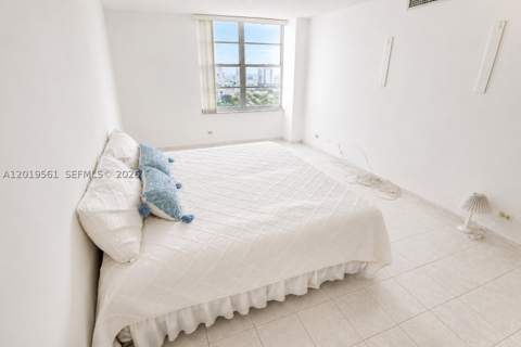 230 174th St 1916, Sunny Isles Beach FL - photo 11 of 32