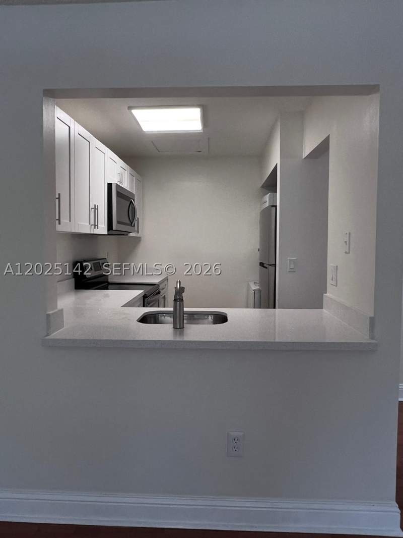 2 bedroom Condominium at 2570 W 67th Pl 21-2, Lago Grande One Condo, Hialeah — photo 3
