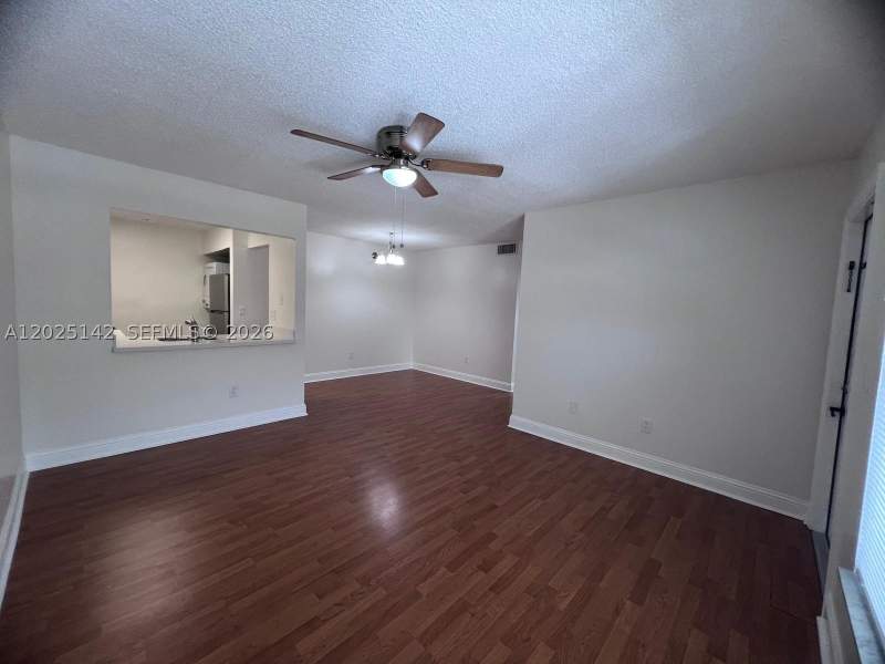 2 bedroom Condominium at 2570 W 67th Pl 21-2, Lago Grande One Condo, Hialeah — photo 4