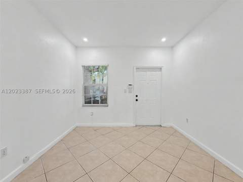 9267 SW 220th Ter, Cutler Bay FL - photo 11 of 39