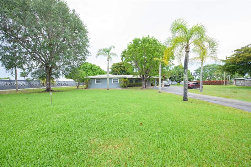 8 bedroom SingleFamilyResidence at 17355 SW 256th St, Redlands Miami Dade County, Homestead — photo 3