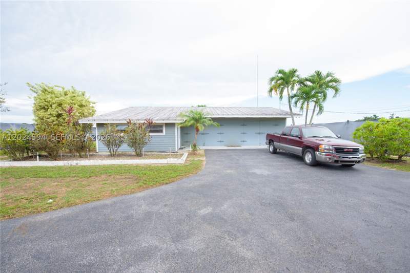 8 bedroom SingleFamilyResidence at 17355 SW 256th St, Redlands Miami Dade County, Homestead — photo 4