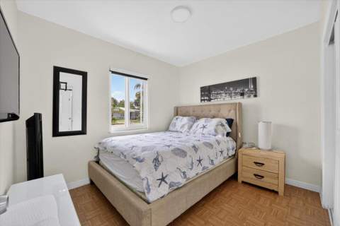 995 NE 156th Terrace, North Miami Beach FL - photo 10 of 36