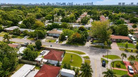 995 NE 156th Terrace, North Miami Beach FL - photo 24 of 36