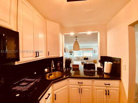 325 Ocean Dr 408, Miami Beach FL - photo 8 of 10