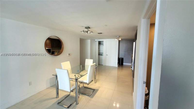 1 bedroom Condominium at 485 Brickell Ave 2311, Icon Brickell Condo No 3, Miami — photo 5