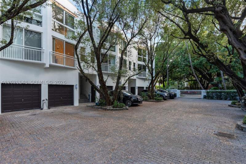 3 bedroom Condominium at 325 Meridian Ave 5, Meridian Place Condo, Miami Beach — photo 2