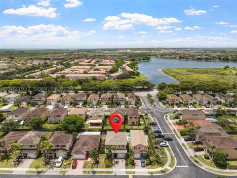 8956 SW 215th Ter, Cutler Bay FL - photo 18 of 23