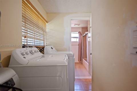 1053 NW 28th St, Miami FL - photo 20 of 25