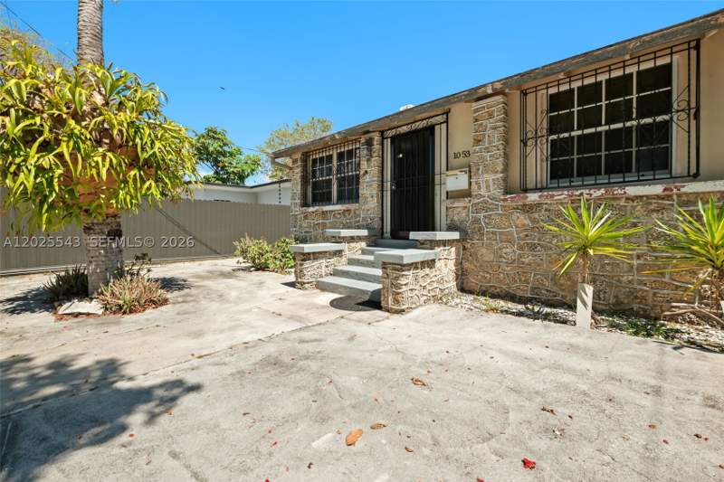 2 bedroom SingleFamilyResidence at 1053 NW 28th St, Santa Clara Sub, Miami — photo 3