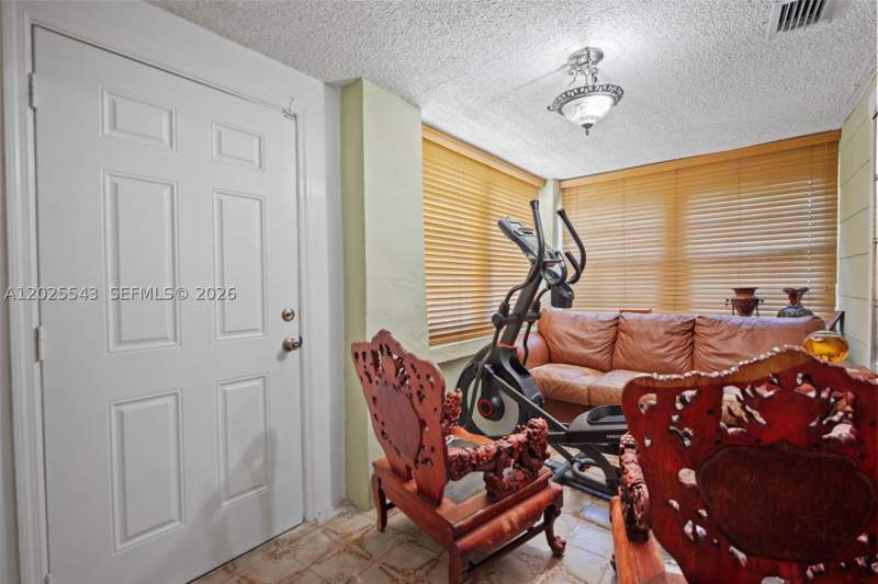 2 bedroom SingleFamilyResidence at 1053 NW 28th St, Santa Clara Sub, Miami — photo 5