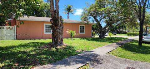 901 NE 160th Ter, North Miami Beach FL - photo 10 of 22