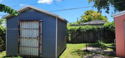 901 NE 160th Ter, North Miami Beach FL - photo 18 of 22