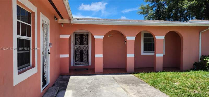 3 bedroom SingleFamilyResidence at 901 NE 160th Ter, Carl Byoir, North Miami Beach — photo 3