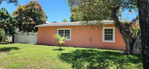 901 NE 160th Ter, North Miami Beach FL - photo 6 of 22