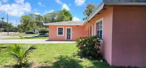901 NE 160th Ter, North Miami Beach FL - photo 7 of 22