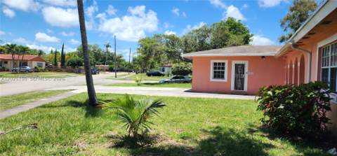 901 NE 160th Ter, North Miami Beach FL - photo 8 of 22