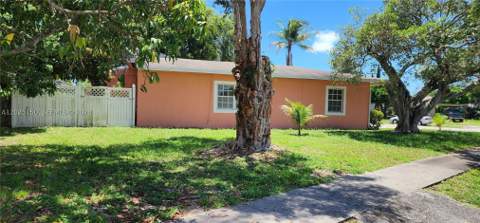 901 NE 160th Ter, North Miami Beach FL - photo 9 of 22