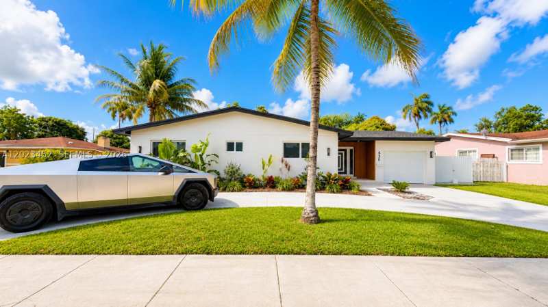 5 bedroom SingleFamilyResidence at 430 NE 145th St, Villa Serena, Miami — photo 1