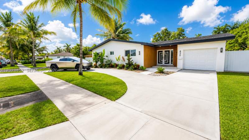 5 bedroom SingleFamilyResidence at 430 NE 145th St, Villa Serena, Miami — photo 2