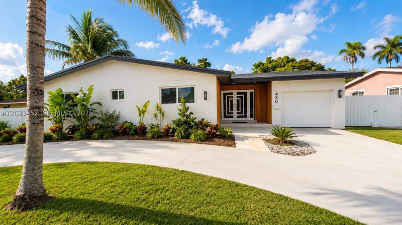 5 bedroom SingleFamilyResidence at 430 NE 145th St, Villa Serena, Miami — photo 3