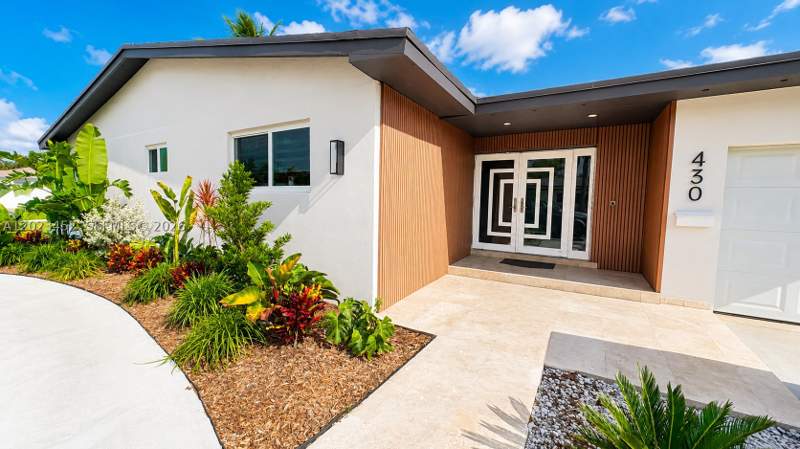 5 bedroom SingleFamilyResidence at 430 NE 145th St, Villa Serena, Miami — photo 4
