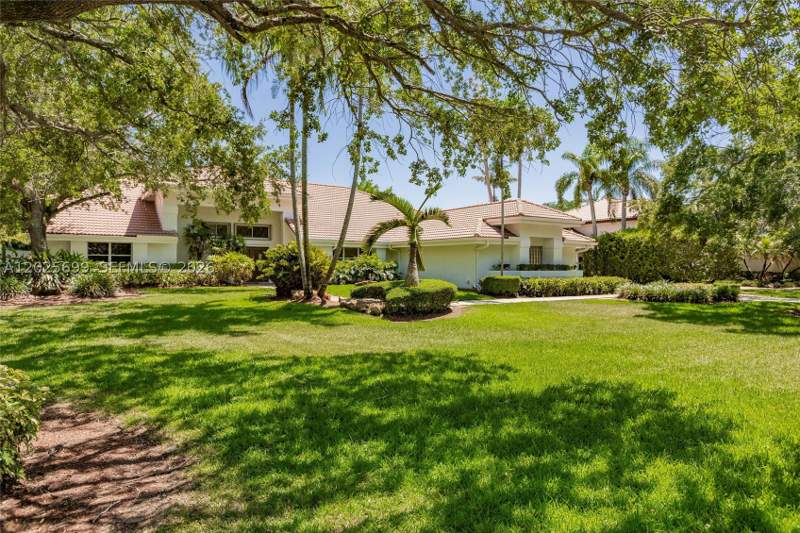 5 bedroom SingleFamilyResidence at 9818 SW 111th Ter, Weitzer Killian Place, Miami — photo 2