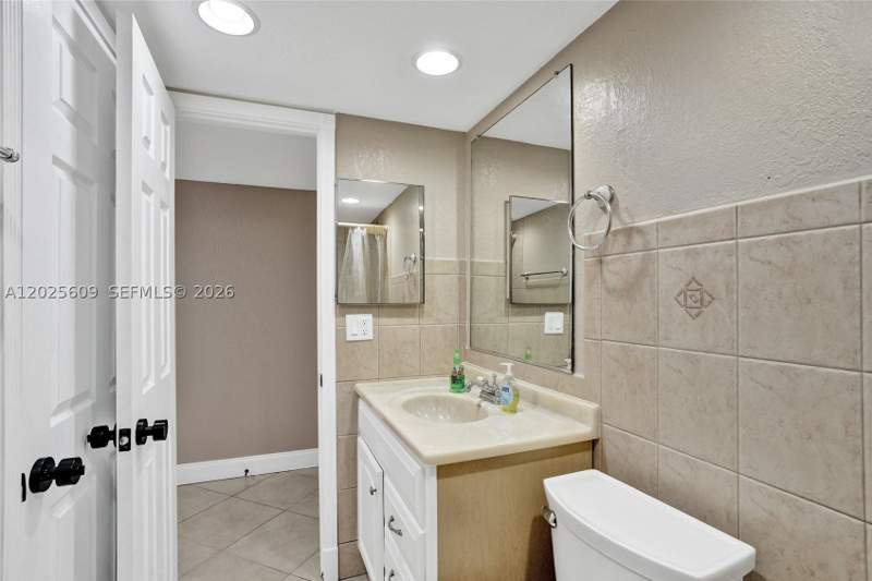 2 bedroom Condominium at 927 NE 199th St 103, Carmel California Club, Miami — photo 4
