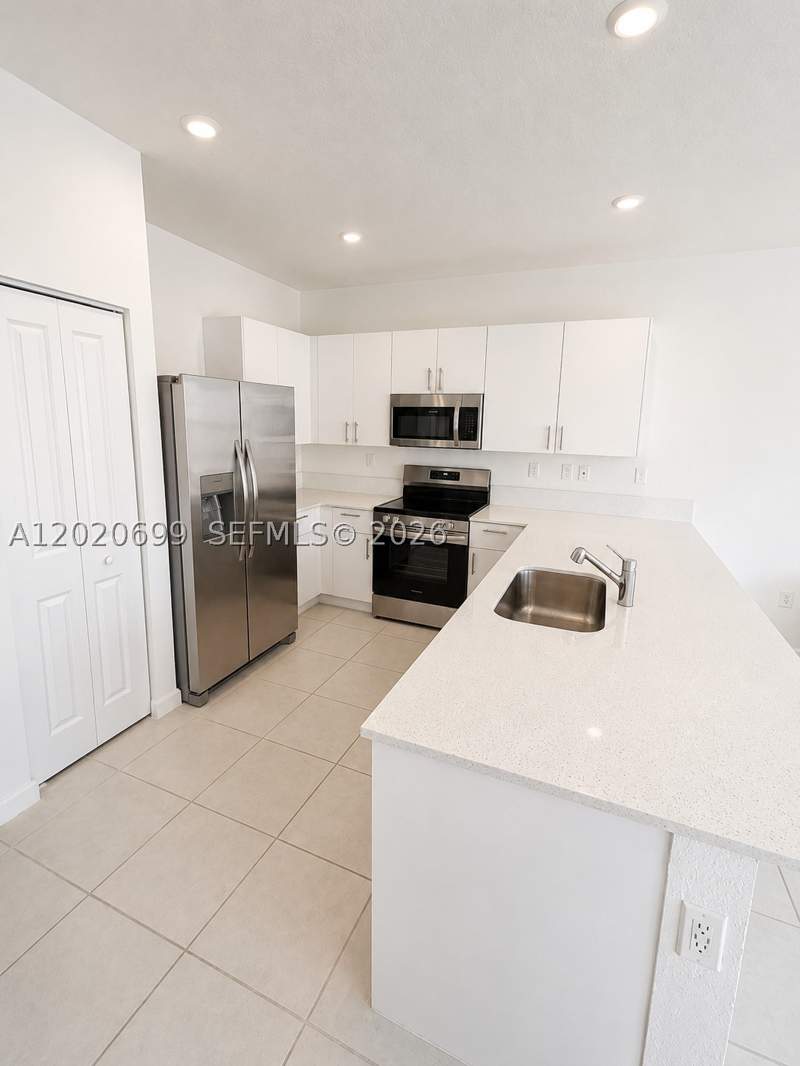3 bedroom Townhouse at 2840 SE 26th Ter, Keys Gate, Homestead — photo 2